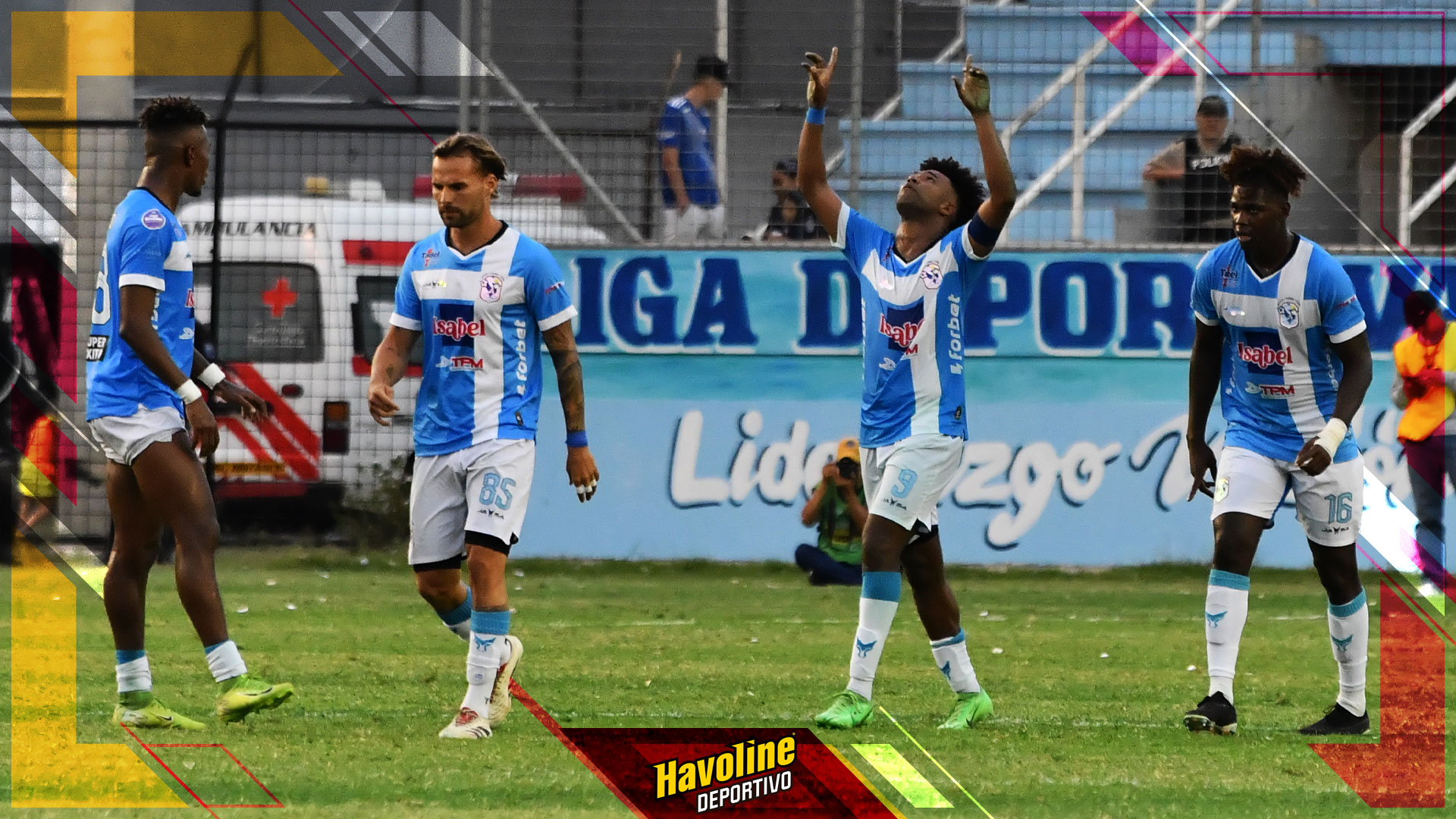 Daniel Valencia anotó un doblete para acortar distancias en la derrota del Manta ante Emelec