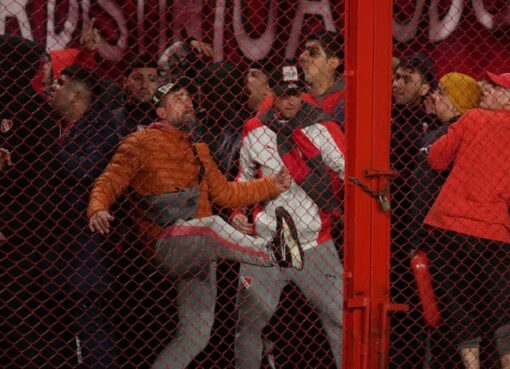 Conmebol suspende definitivamente el Independiente vs. Universidad de Chile tras graves incidentes