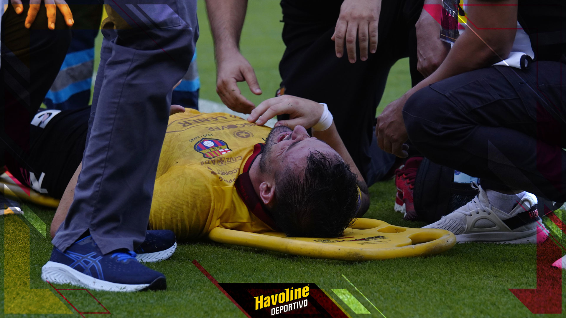 Octavio Rivero encendía las alarmas en Barcelona tras una lesión en su cuello.