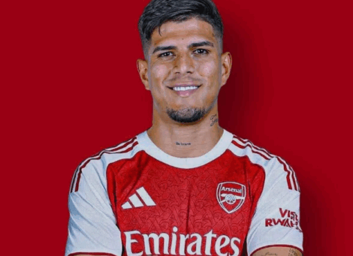 Piero Hincapié fue anunciado como nuevo jugador del Arsenal