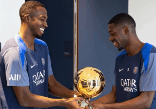 Willian Pacho apareció con el Balón de Oro de Dembélé
