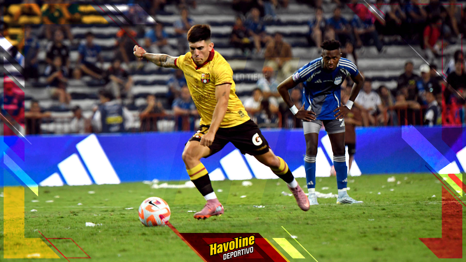 Brian Oyola ejecutando su penal para sellar la goleada del ídolo en el estadio Capwell