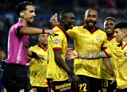 Liga Ecuabet: La fecha 30 se define en simultáneo, con 5 señales de transmisión Janner Corozo celebrando el tercer gol del Ídolo ante el Bombillo