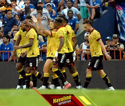 Joaquín Valiente celebra su gol en el Clásico del Astillero