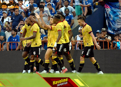 Joaquín Valiente celebra su gol en el Clásico del Astillero