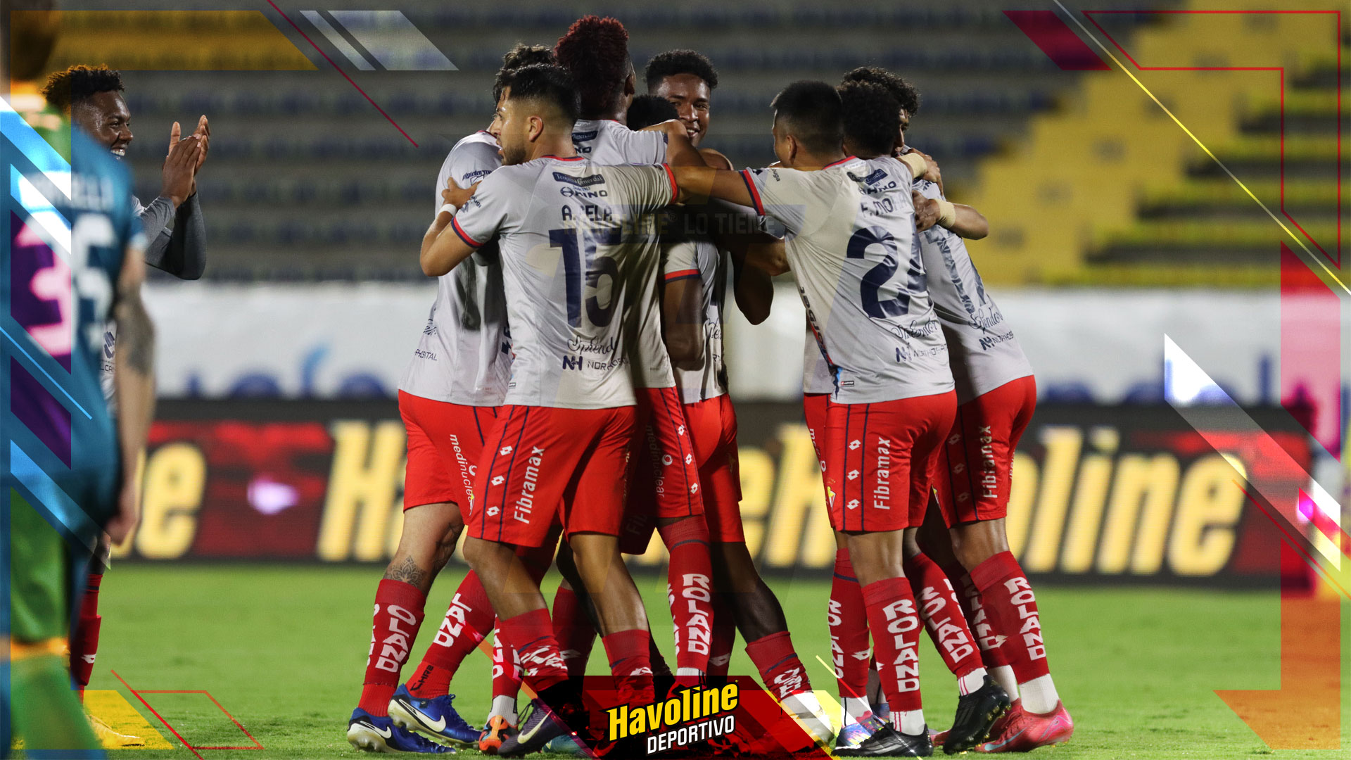 Jugadores de El Nacional celebran el triunfo sobre la hora ante Vinotinto