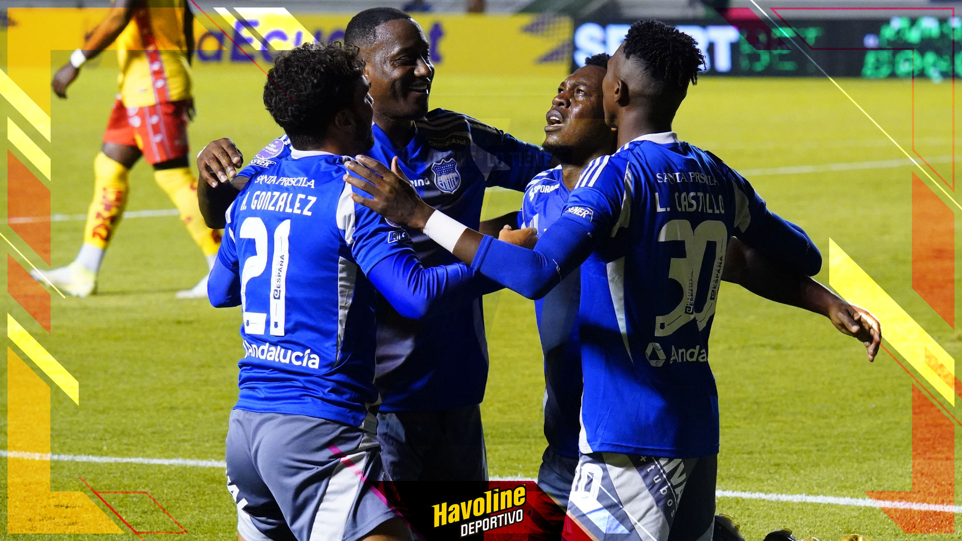 Jugadores de Emelec festejando uno de los goles ante Sociedad Deportiva Aucas