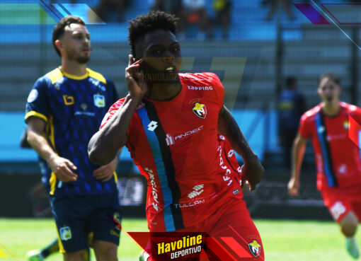 Djorkaeff Reasco marcó un doblete con El Nacional en su visita al Delfín en Manta.