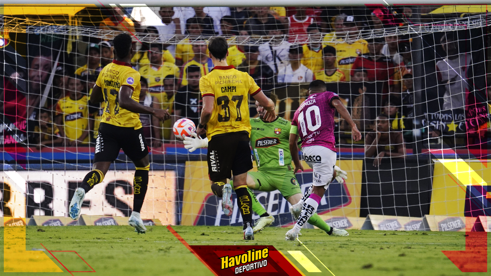 Junior Sornoza definiendo frente a De Arruabarrena el segundo gol de IDV sobre BSC
