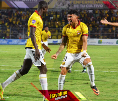 Janner Corozo y Joao Rojas celebrando uno de los goles de Barcelona en Machala.