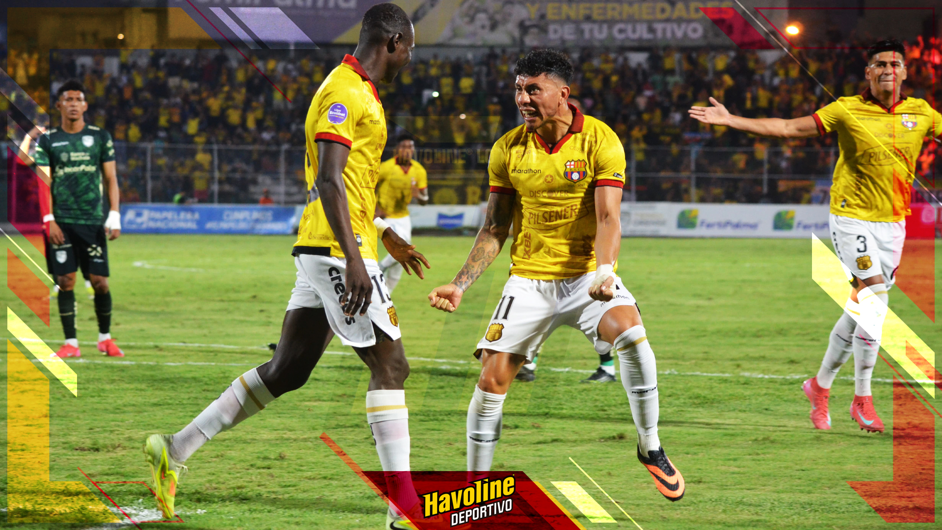 Janner Corozo y Joao Rojas celebrando uno de los goles de Barcelona en Machala.